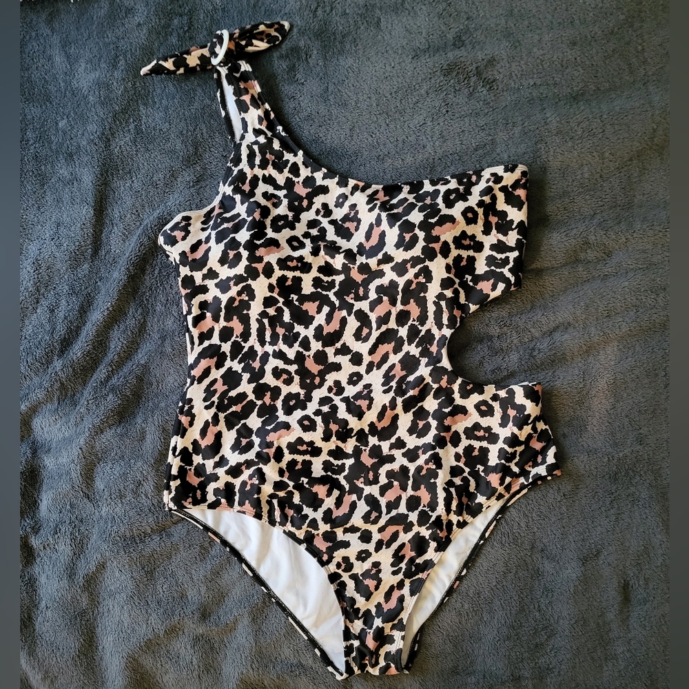 Leopard Print One-Shoulder Swimsuit